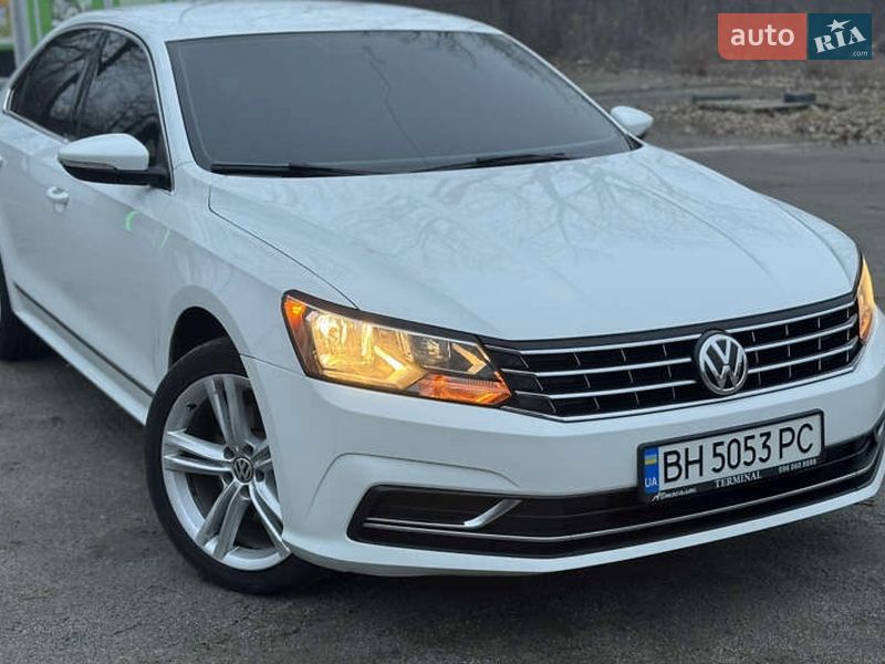 Седан Volkswagen Passat 2016 в Одессе