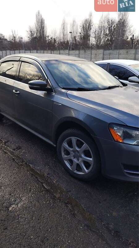 Седан Volkswagen Passat 2013 в Харкові