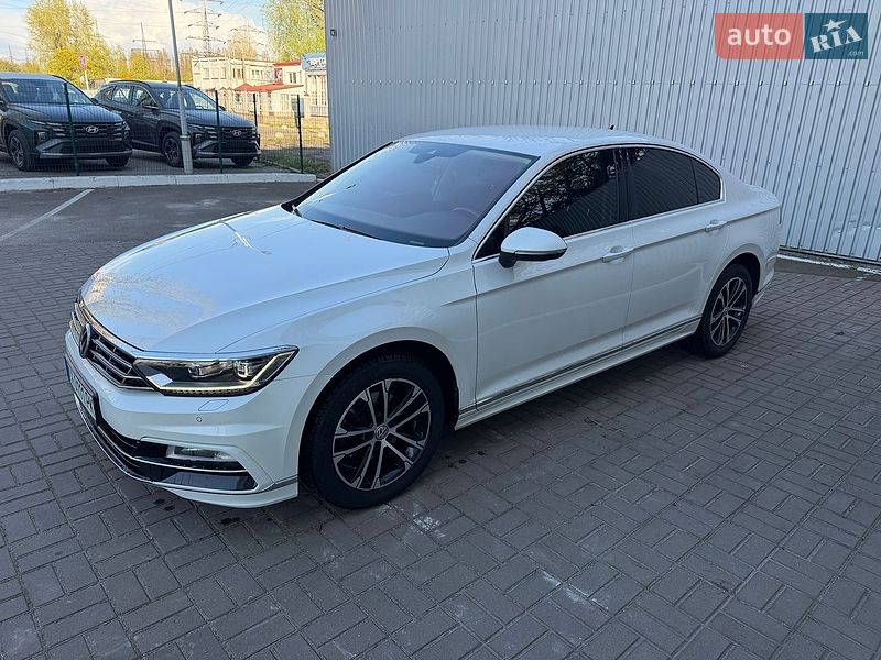 Седан Volkswagen Passat 2018 в Киеве