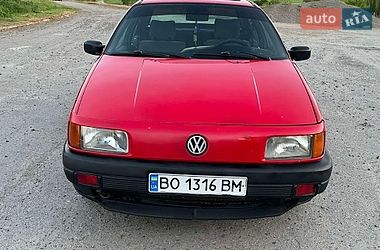 Седан Volkswagen Passat 1991 в Теофиполе