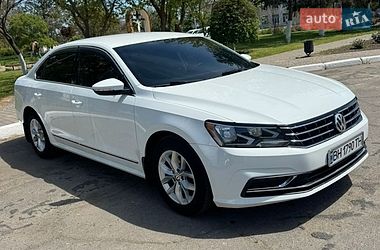 Седан Volkswagen Passat 2017 в Рени