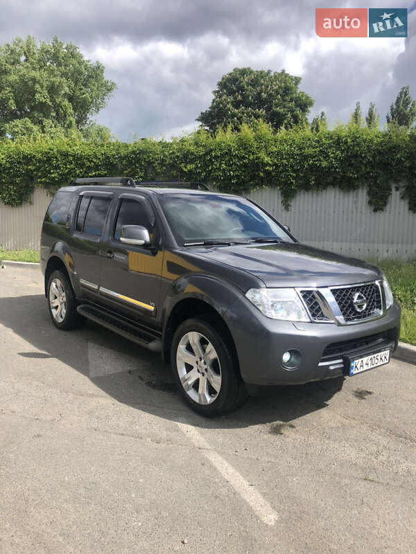 Внедорожник / Кроссовер Nissan Pathfinder 2011 в Киеве