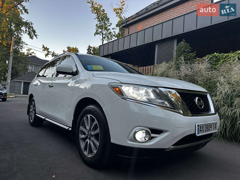 Внедорожник / Кроссовер Nissan Pathfinder 2015 в Киеве