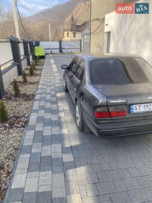 Седан Nissan Primera 1993 в Надворной