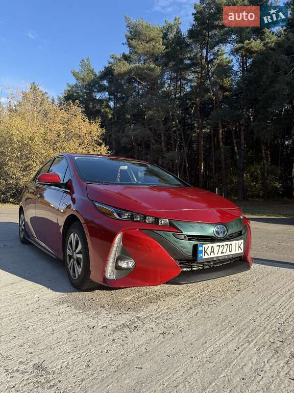 Хэтчбек Toyota Prius Prime 2017 в Кременчуге