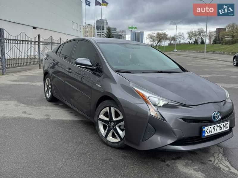 Хэтчбек Toyota Prius 2016 в Киеве