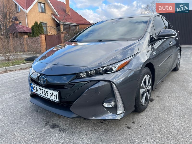 Хэтчбек Toyota Prius 2017 в Киеве