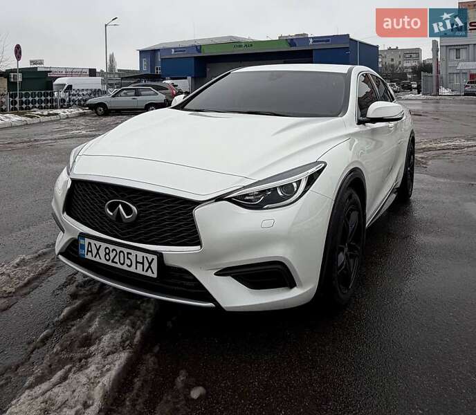 Хэтчбек Infiniti Q30 2017 в Кременчуге Хэтчбек Infiniti Q30 2017 в Кременчуге
