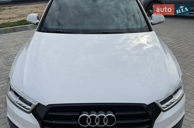 Внедорожник / Кроссовер Audi Q3 2015 в Ужгороде