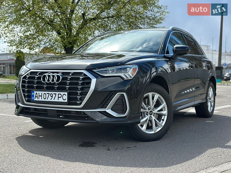 Внедорожник / Кроссовер Audi Q3 2022 в Киеве