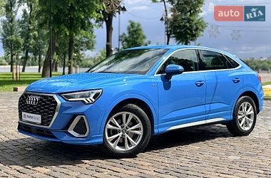 Внедорожник / Кроссовер Audi Q3 2020 в Киеве
