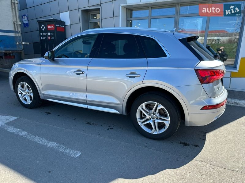 Позашляховик / Кросовер Audi Q5 2019 в Києві