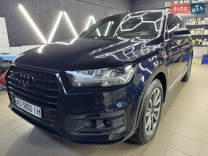 Внедорожник / Кроссовер Audi Q7 2017 в Хусте