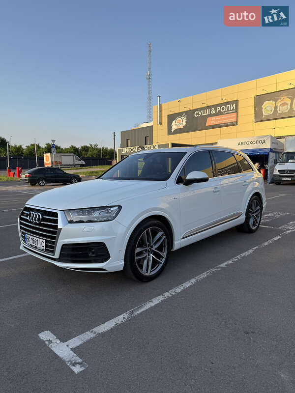 Позашляховик / Кросовер Audi Q7 2016 в Рівному