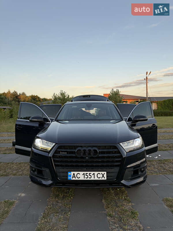 Позашляховик / Кросовер Audi Q7 2016 в Луцьку