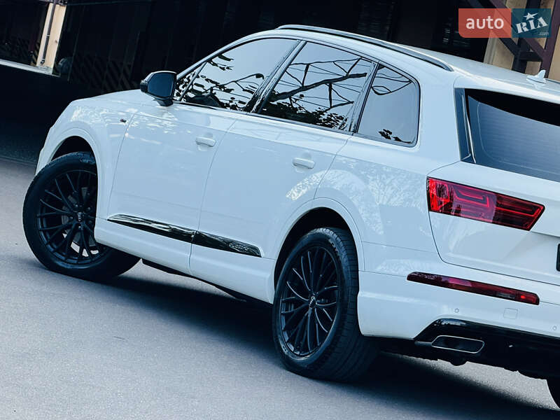 Внедорожник / Кроссовер Audi Q7 2016 в Одессе