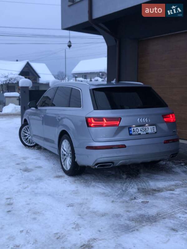 Внедорожник / Кроссовер Audi Q7 2015 в Тячеве