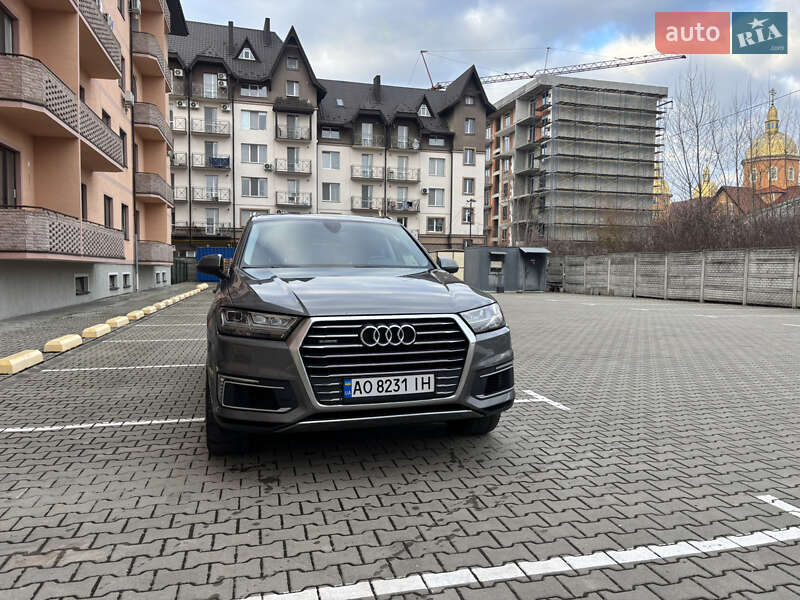 Позашляховик / Кросовер Audi Q7 2016 в Ужгороді