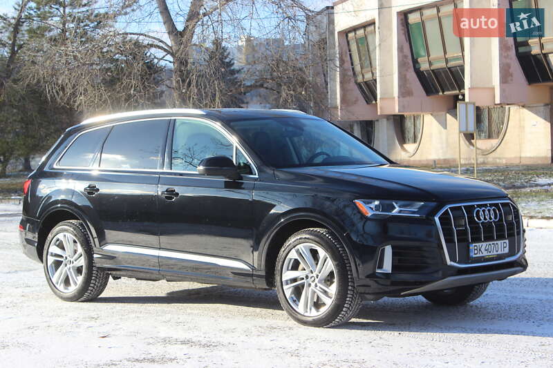 Позашляховик / Кросовер Audi Q7 2021 в Дніпрі