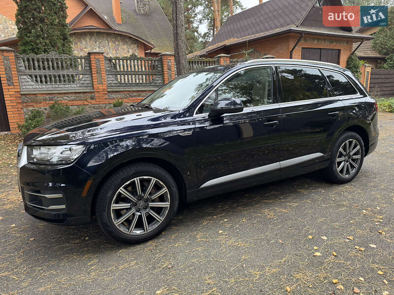 Внедорожник / Кроссовер Audi Q7 2017 в Киеве