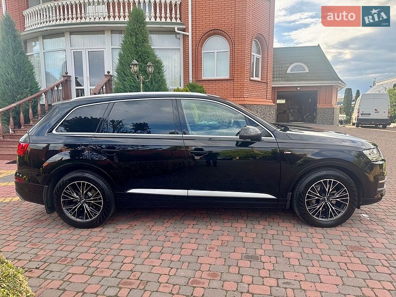 Внедорожник / Кроссовер Audi Q7 2017 в Киеве