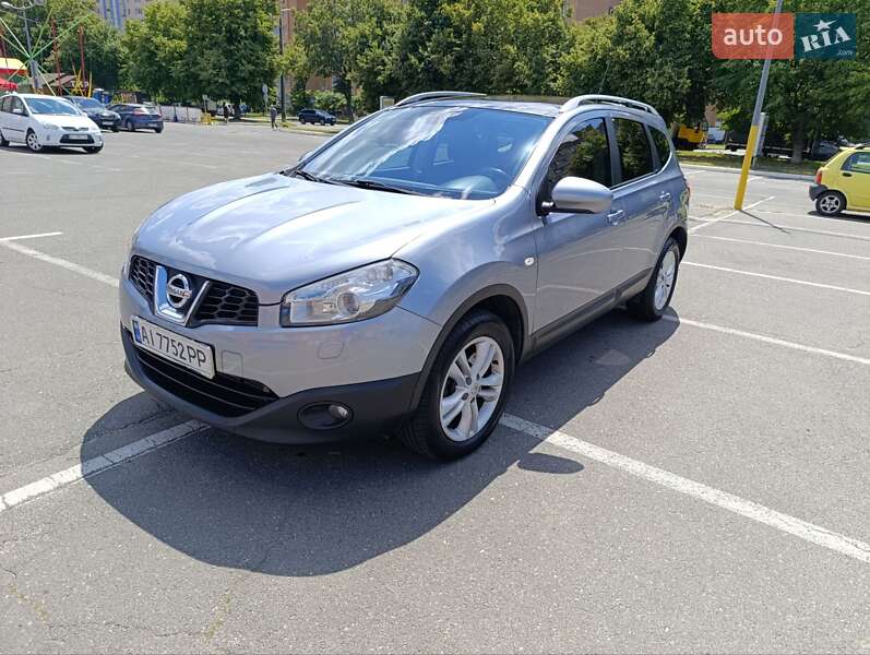Позашляховик / Кросовер Nissan Qashqai+2 2010 в Києві Позашляховик / Кросовер Nissan Qashqai+2 2010 в Києві
