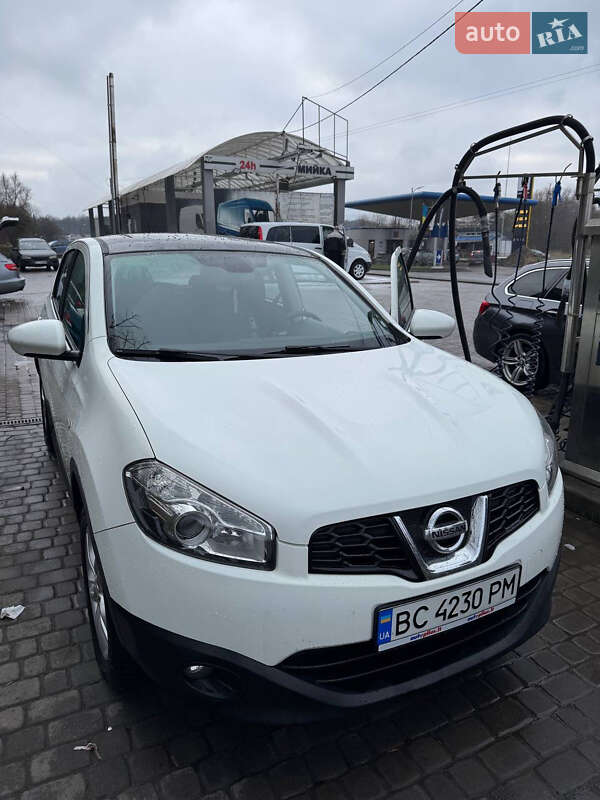 Позашляховик / Кросовер Nissan Qashqai 2010 в Львові
