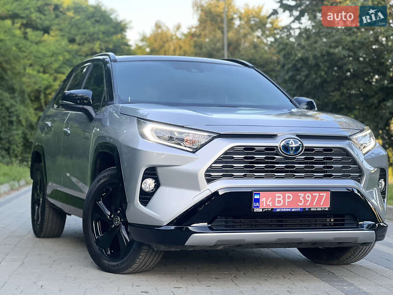 Позашляховик / Кросовер Toyota RAV4 2020 в Львові