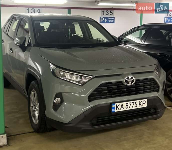 Внедорожник / Кроссовер Toyota RAV4 2021 в Киеве