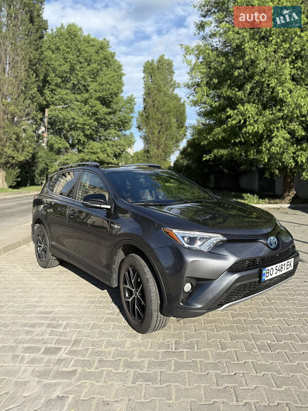 Внедорожник / Кроссовер Toyota RAV4 2017 в Хмельницком