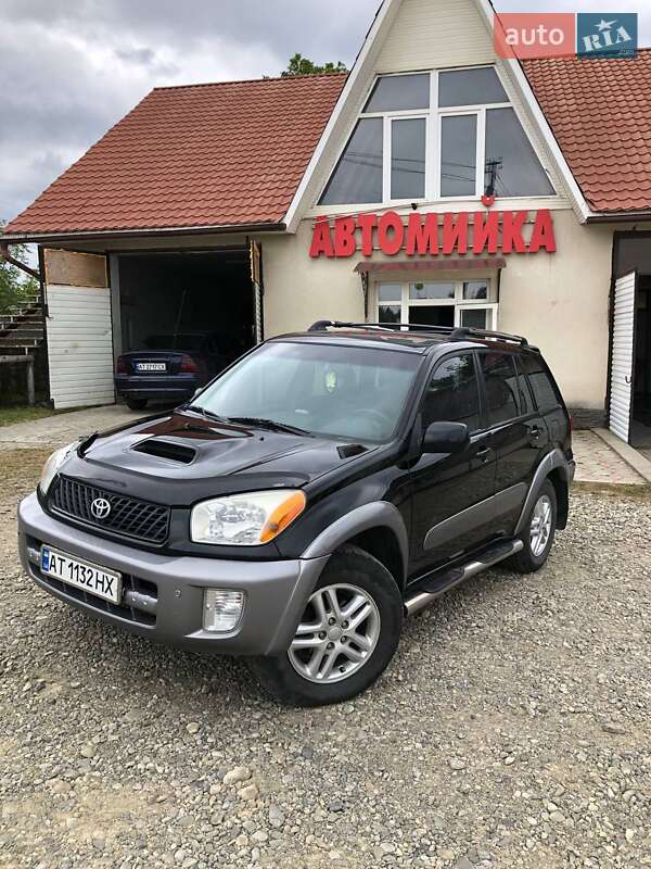 Внедорожник / Кроссовер Toyota RAV4 2003 в Верховине