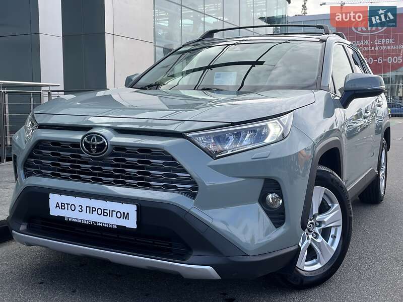 Внедорожник / Кроссовер Toyota RAV4 2021 в Киеве