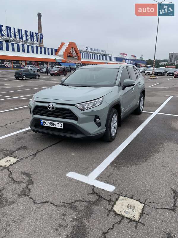 Позашляховик / Кросовер Toyota RAV4 2020 в Львові