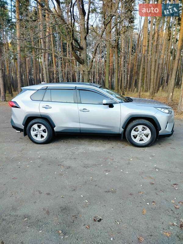Позашляховик / Кросовер Toyota RAV4 2020 в Ірпені