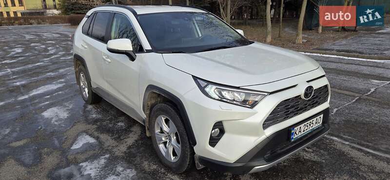Позашляховик / Кросовер Toyota RAV4 2020 в Кривому Розі