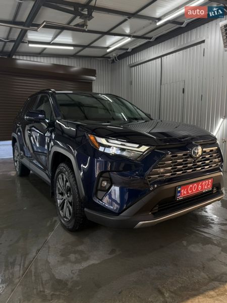 Внедорожник / Кроссовер Toyota RAV4 2023 в Львове