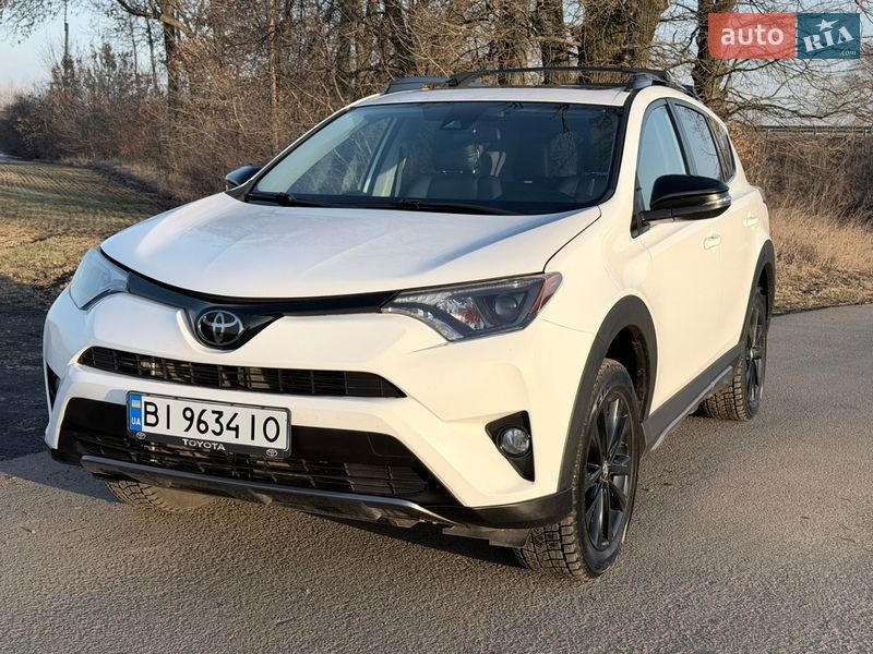 Внедорожник / Кроссовер Toyota RAV4 2017 в Лубнах