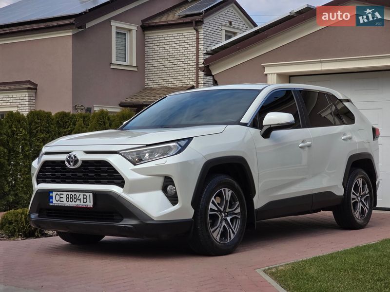 Позашляховик / Кросовер Toyota RAV4 2021 в Чернівцях