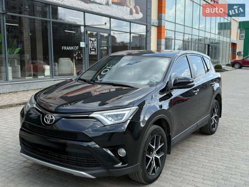 Внедорожник / Кроссовер Toyota RAV4 2017 в Хмельницком