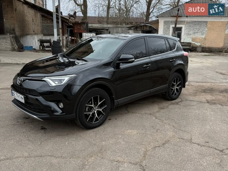 Позашляховик / Кросовер Toyota RAV4 2016 в Вознесенську Позашляховик / Кросовер Toyota RAV4 2016 в Вознесенську