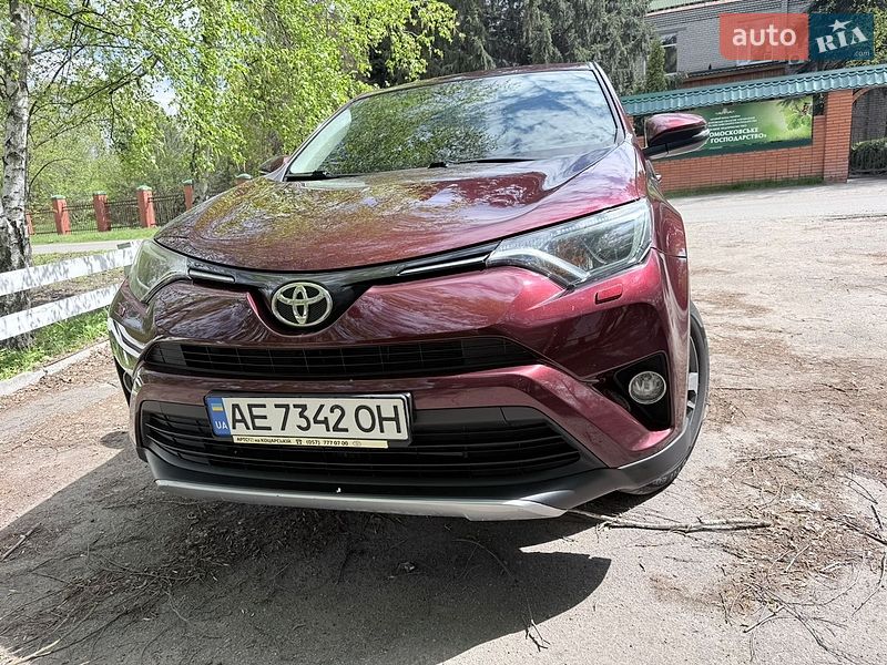 Позашляховик / Кросовер Toyota RAV4 2017 в Новомосковську