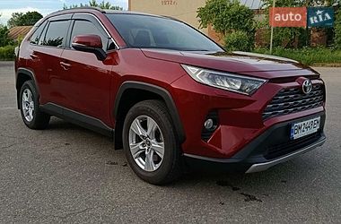 Внедорожник / Кроссовер Toyota RAV4 2019 в Коропе