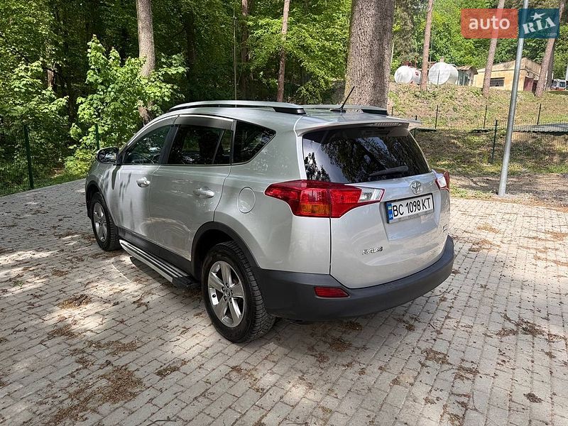 Внедорожник / Кроссовер Toyota RAV4 2015 в Львове