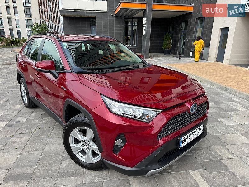 Внедорожник / Кроссовер Toyota RAV4 2020 в Киеве