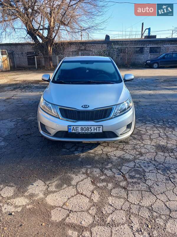 Седан Kia Rio 2013 в Кривом Роге