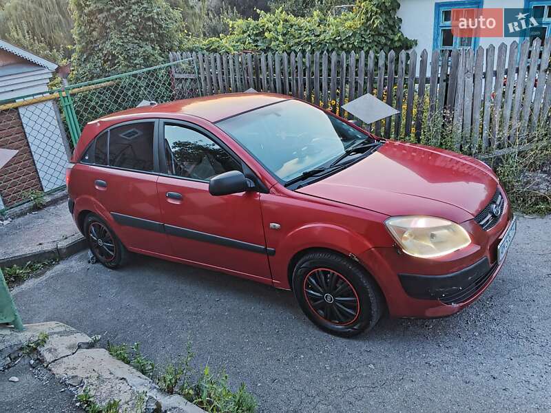 Хэтчбек Kia Rio 2008 в Звягеле