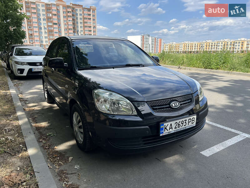 Хэтчбек Kia Rio 2008 в Вишневом Хэтчбек Kia Rio 2008 в Вишневом