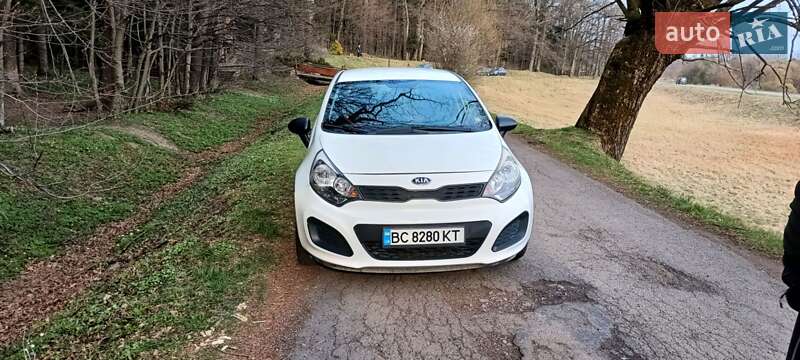Хэтчбек Kia Rio 2012 в Дрогобыче