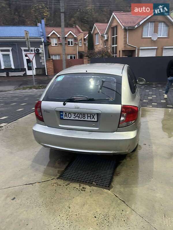 Универсал Kia Rio 2004 в Ужгороде