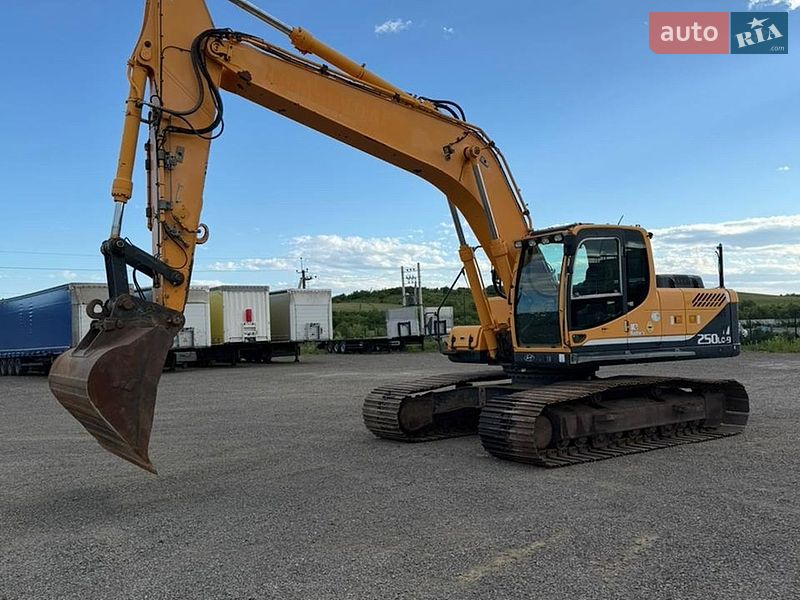 Гусеничный экскаватор Hyundai ROBEX 2011 в Хусте